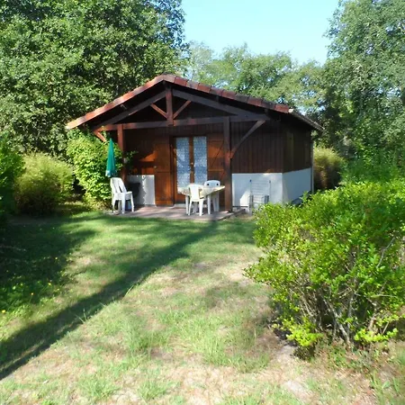 Les Chalets Du Gelat, Nature Et Calme Noaillan Exterior photo